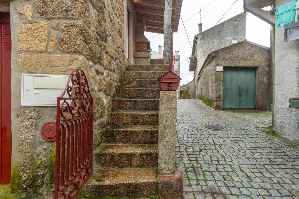 Rustic Getaway in Guarda photo 2