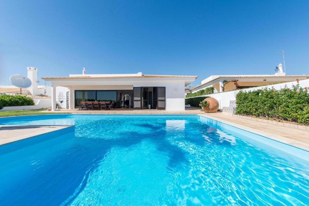 Villa Casa Amendoeiras by LovelyStay photo 3