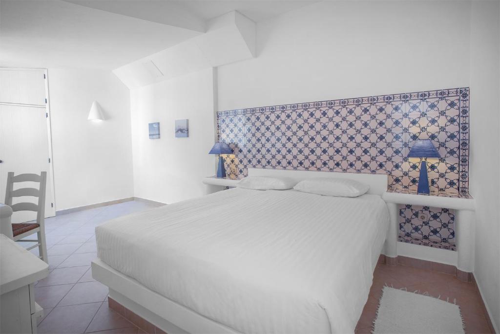 1 Bed Flat - Sleeps 2 - Pool - Parking - Wifi photo 2