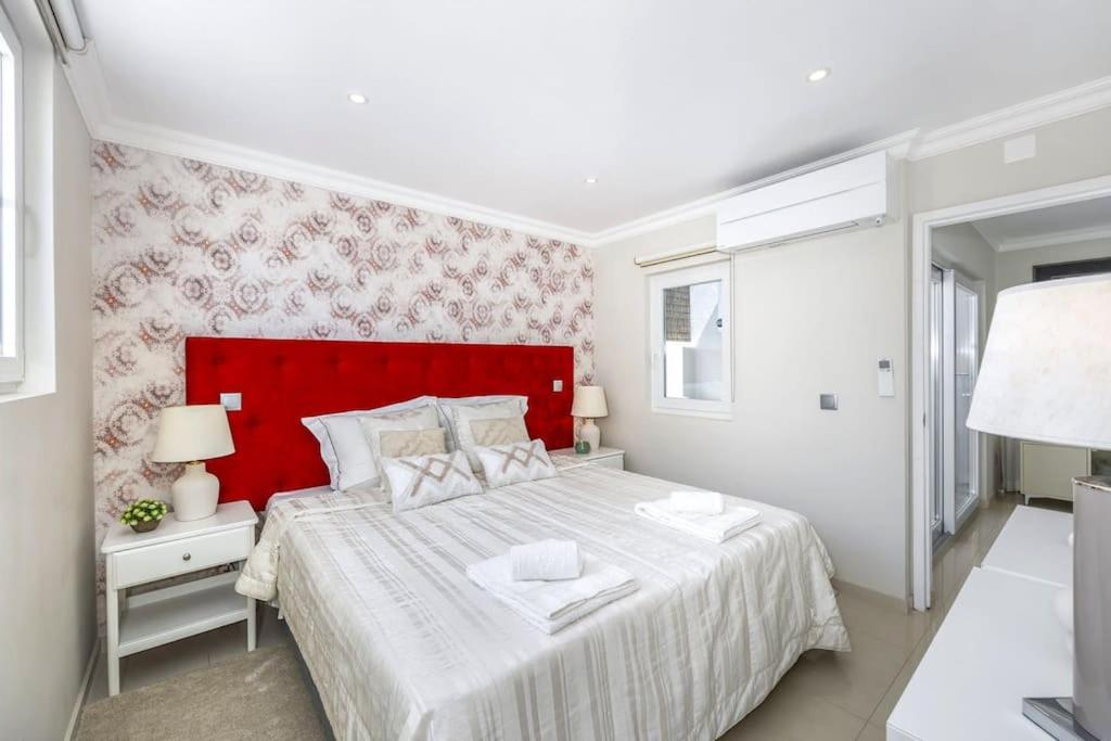 Stunning 2-Bedroom Beach Retreat in Vale do Lobo photo 2