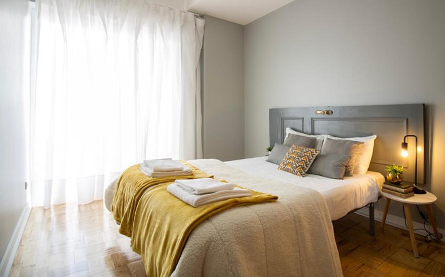 Sunny 4 Bedroom Apartment - with View photo 2