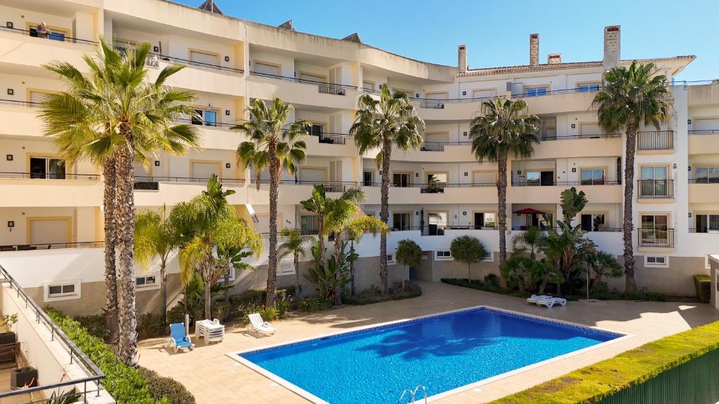 Spacious Apartment with Huge Terrace and Swimming Pool photo 2