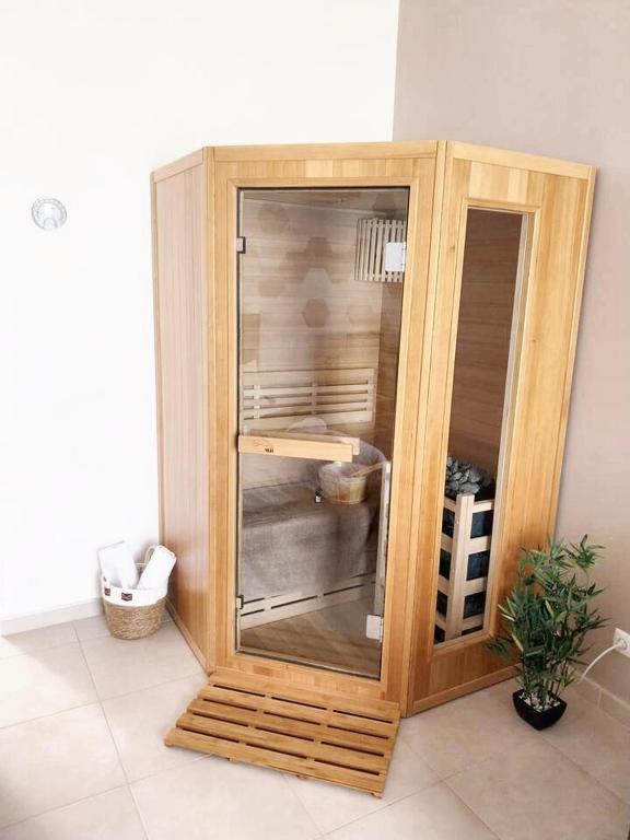 Cozy studio in Quinta do Anjo 48 m² with shared sauna photo 3