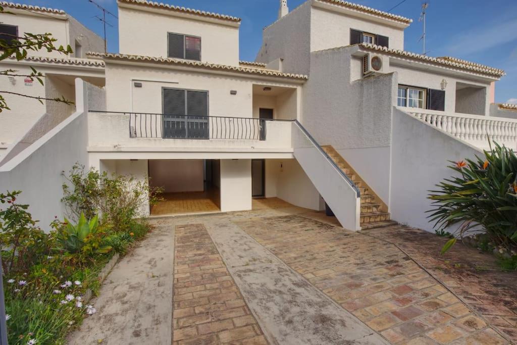 Townhouse in Quarteira — photo 1
