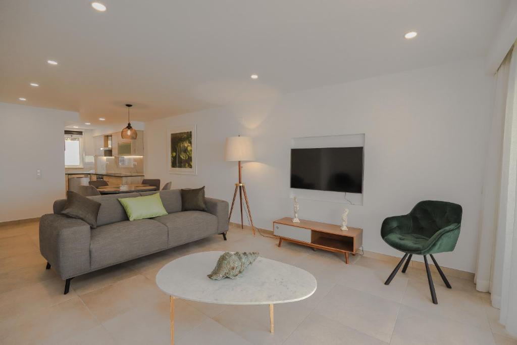 Pool Apartment - 2-bed in Praia da Luz photo 2