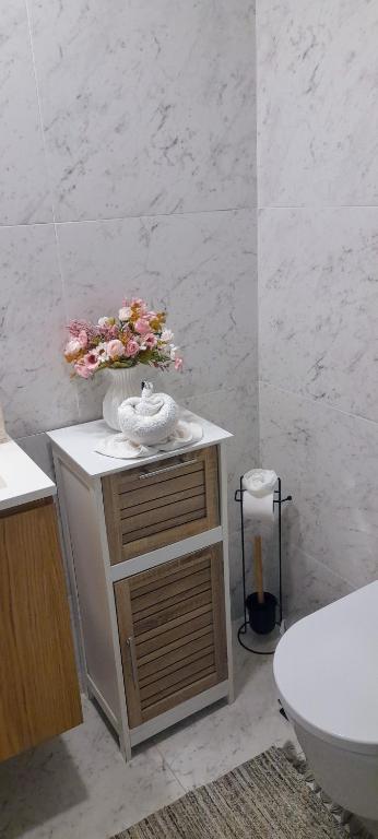 White Design Apartment photo 3