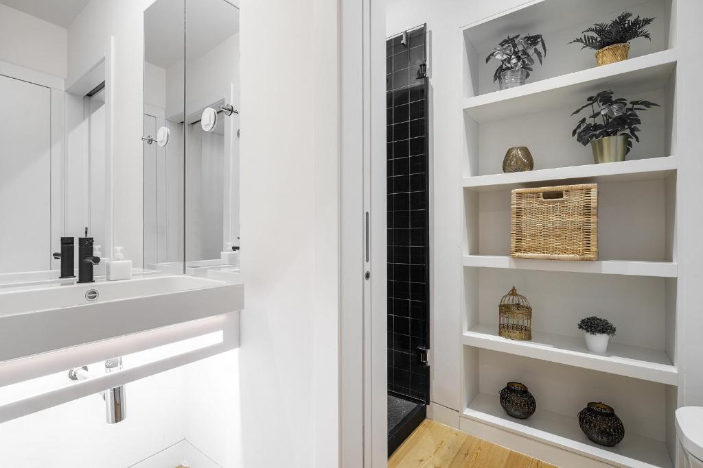 WHome Urban Elegance: A Modern Haven in Lisbon's Heart photo 3