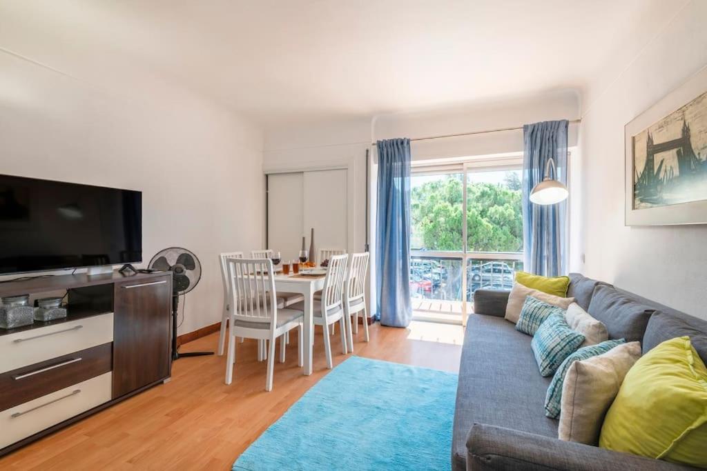 1BR Apartment with Pool @ Lago Azul photo 2