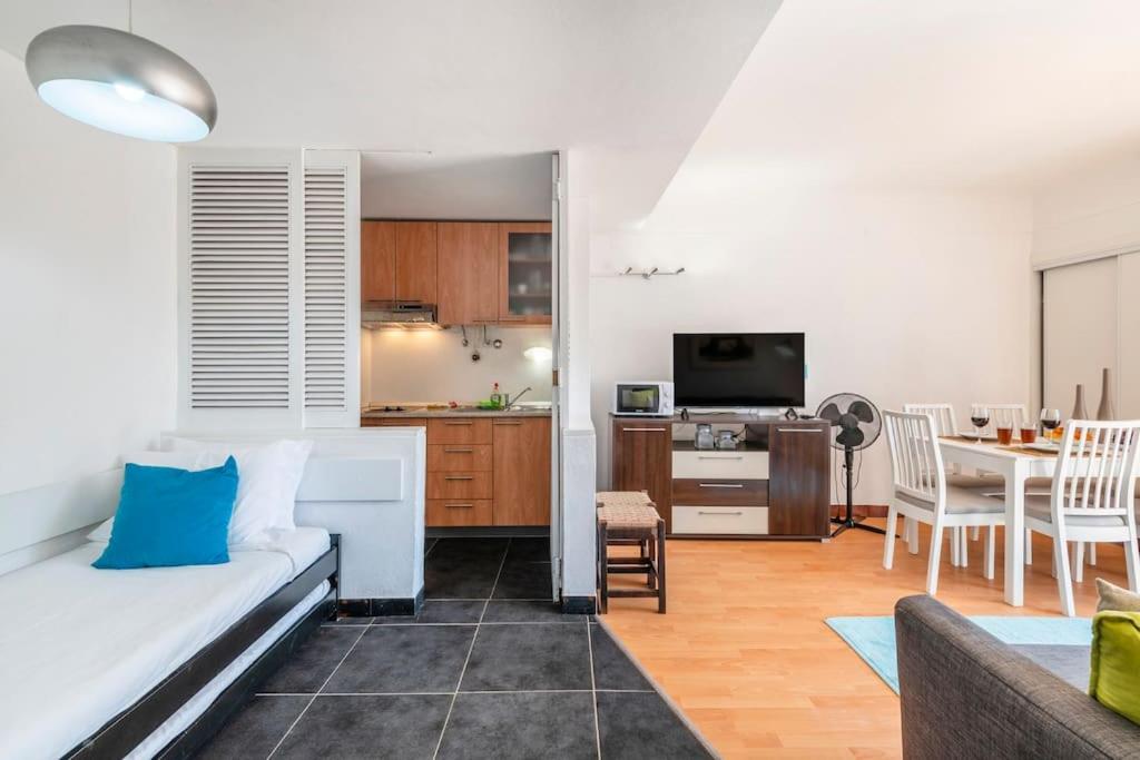 1BR Apartment with Pool @ Lago Azul photo 3