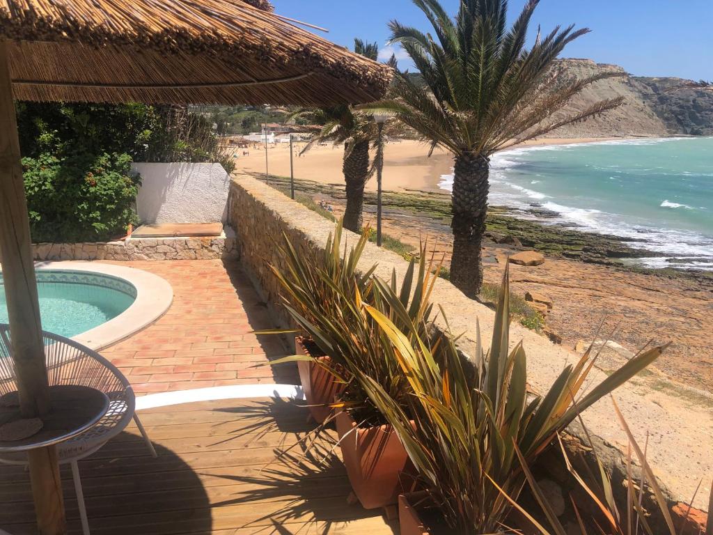 Beach front/waterside apartment photo 2