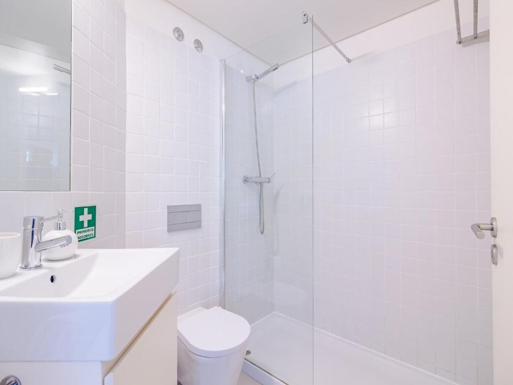Spacious 2-Bedroom Retreat in Porto photo 3