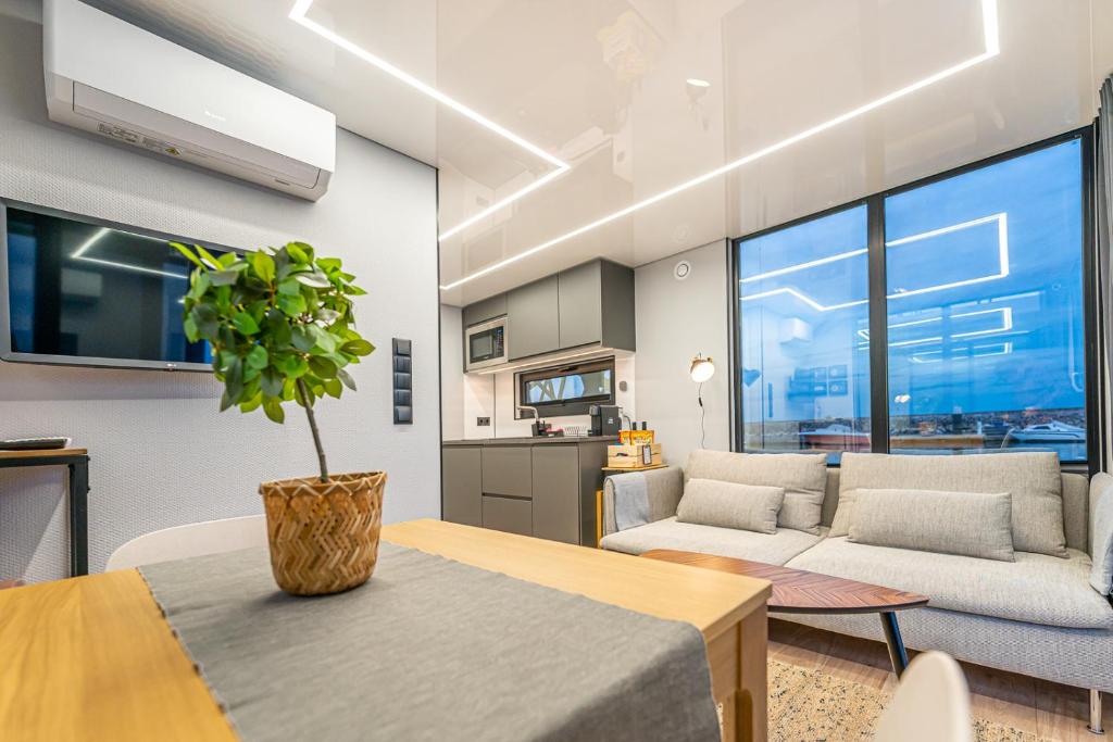 The Homeboat Company Ponta Delgada-Açores photo 2