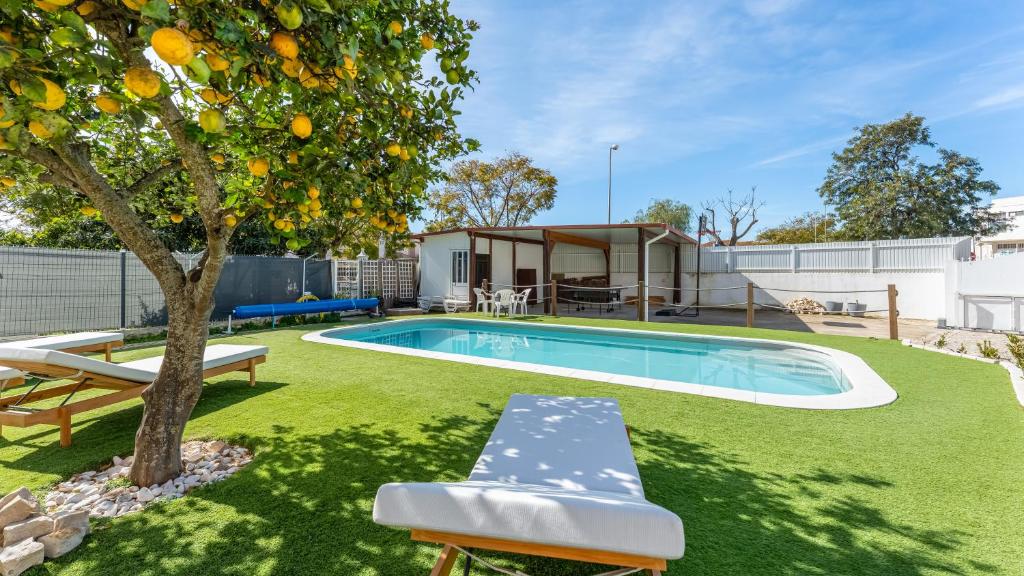 Sunny 3BDR Apt with Pool in Ferreiras by LovelyStay — photo 1