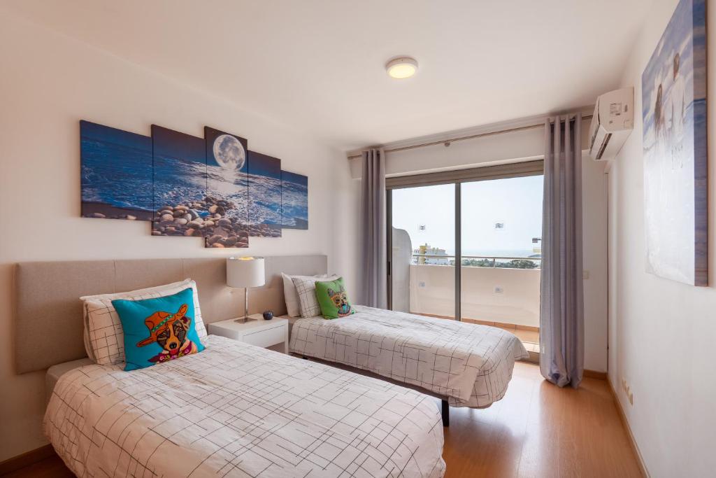 Spectacular 2 bed apartment photo 2
