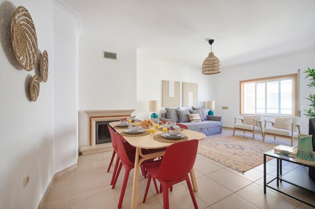 Spacious Apt Near Beach & Train — photo 1