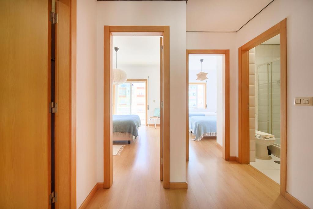 Spacious Apt Near Beach & Train photo 2