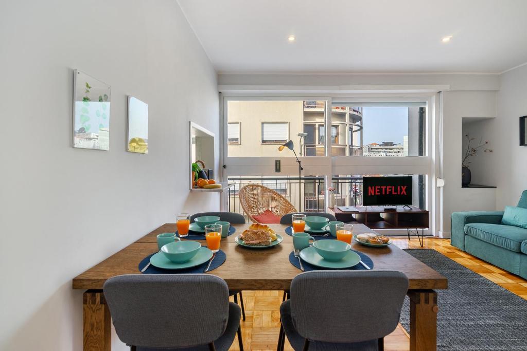 WHome FT169 Top Location 2-Bed Perfect to explore Porto — photo 1