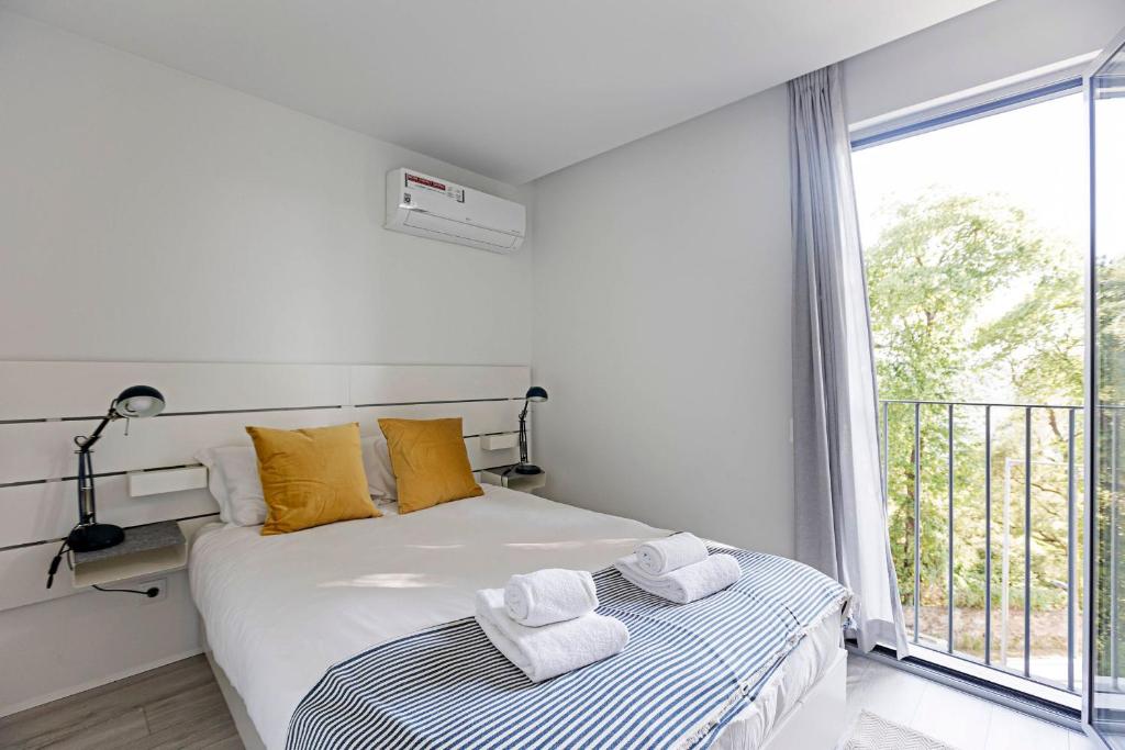Stylish Flat W/ Gym & Parking by LovelyStay photo 2
