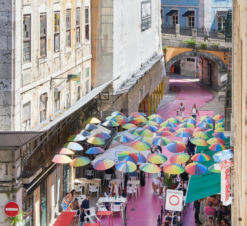Sunny Pink Street Historical Apt — photo 1