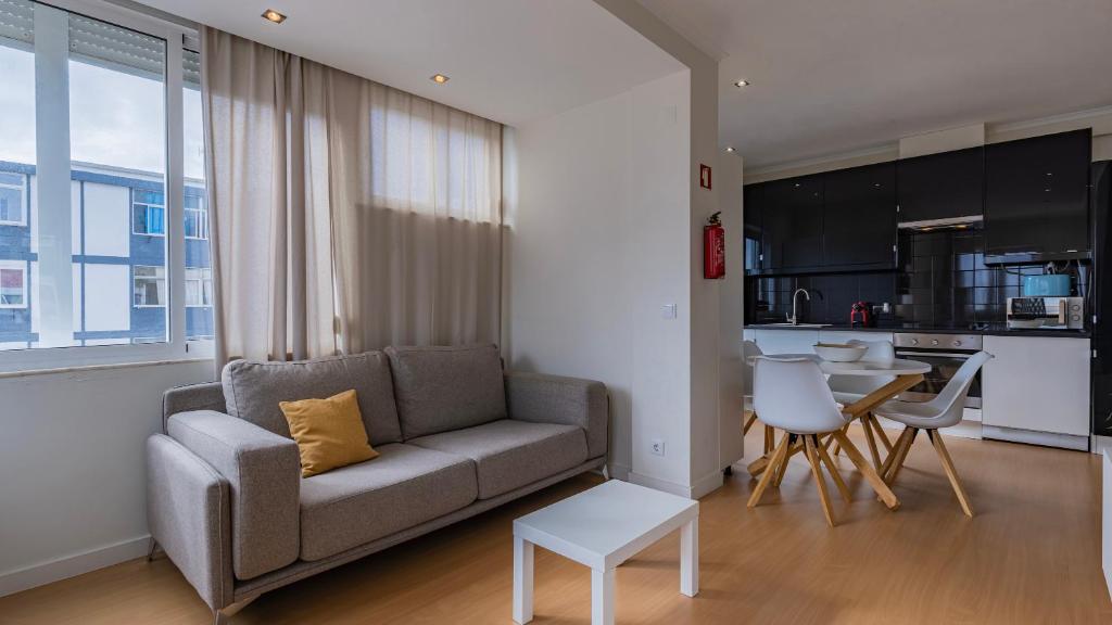 Sunny Horizon Retreat by LovelyStay — photo 1