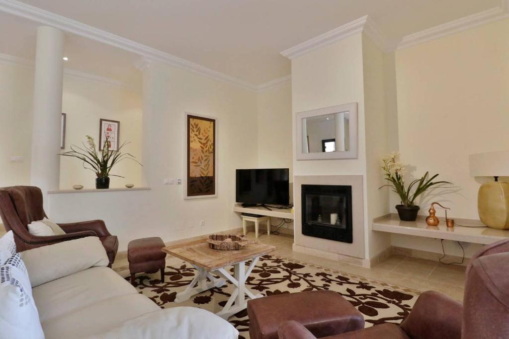 Villa Vale Do Lobo 176 - 4 Bedroom villa - Great pool area - WiFi and Air conditioning — photo 1