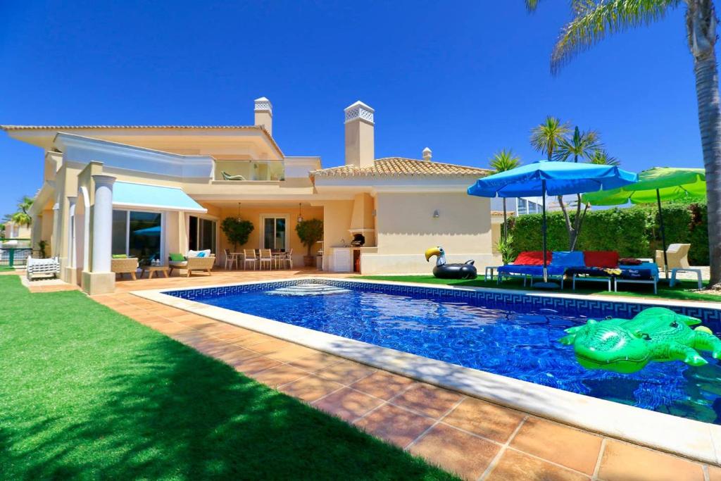 Villa Vale Do Lobo 176 - 4 Bedroom villa - Great pool area - WiFi and Air conditioning photo 2