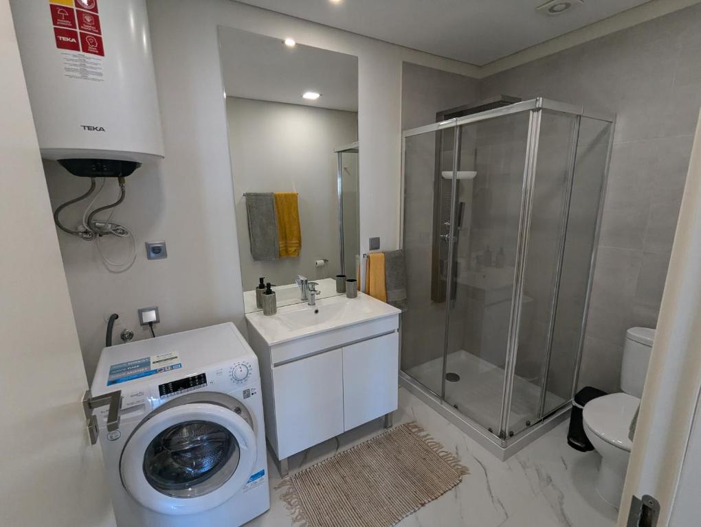 Top-Floor One-Bedroom Flats - Peaceful with Ocean and City Views photo 3