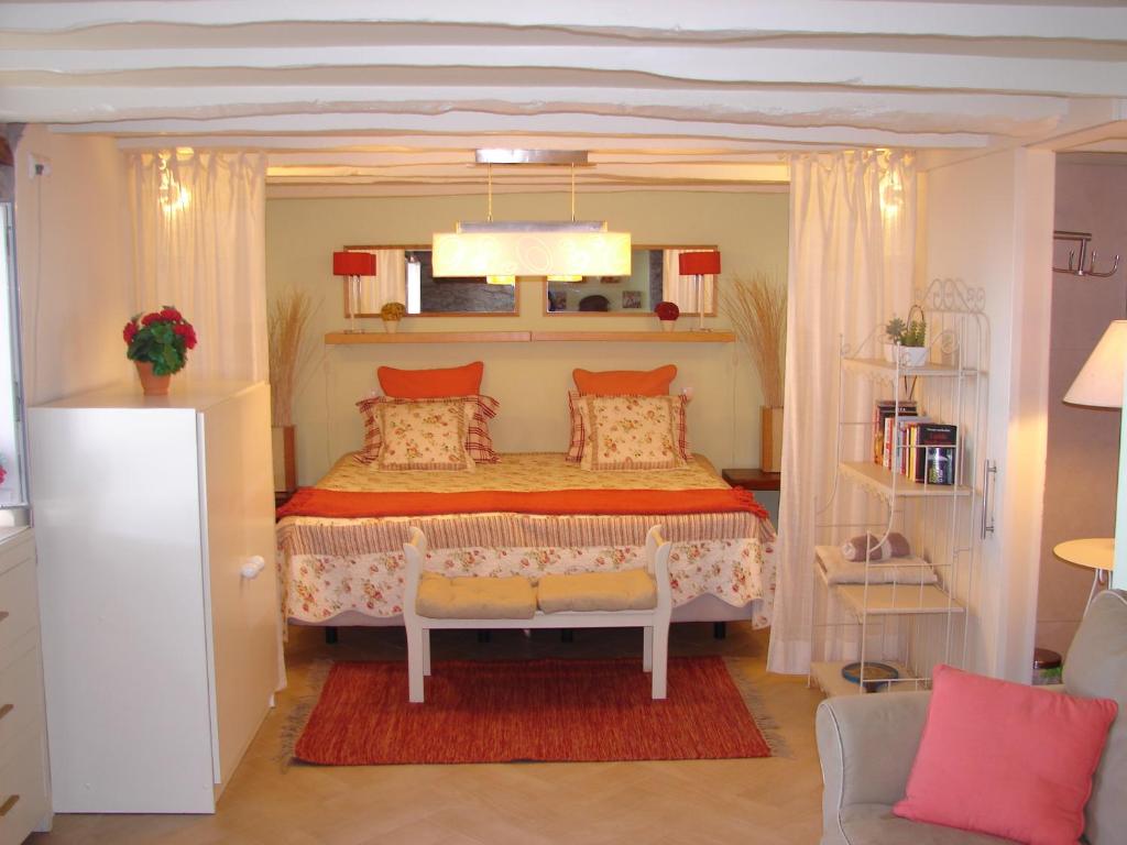 Romantic Studio photo 2