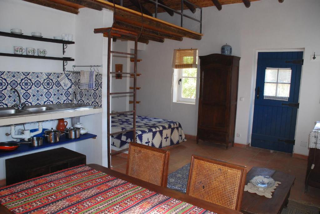 Montes de Baixo photo 2