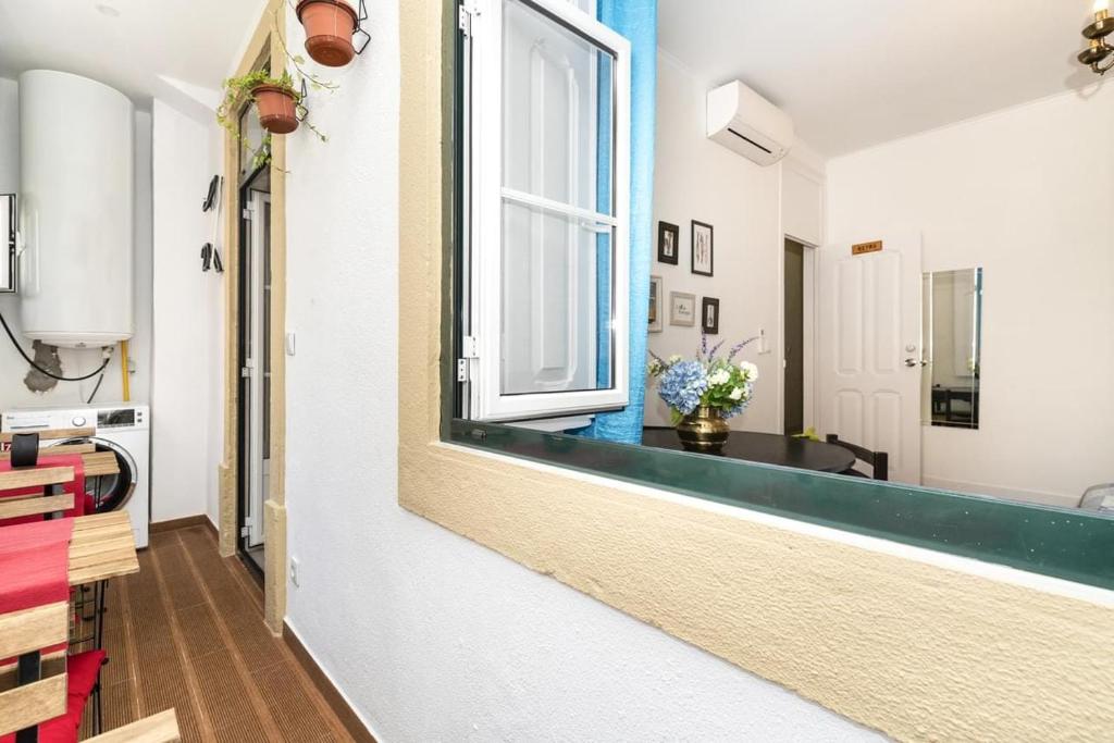 Exotic M2 R2 - Comfortable Classy Double Room with Shared Bath photo 3