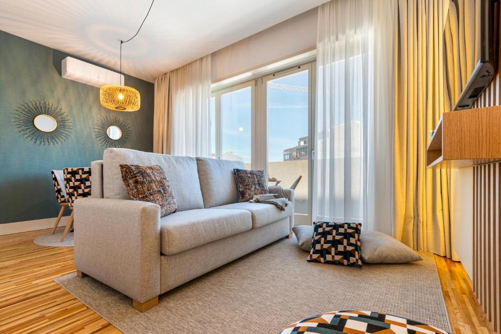Stylish Poveiros Flat w Balcony by LovelyStay — photo 1