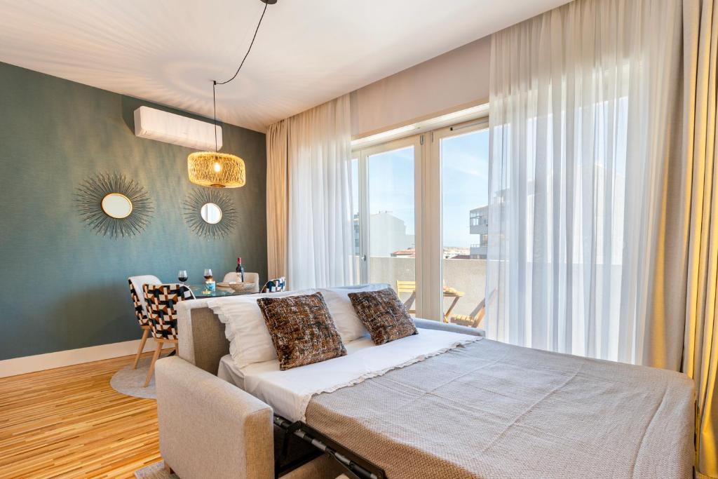 Stylish Poveiros Flat w Balcony by LovelyStay photo 2