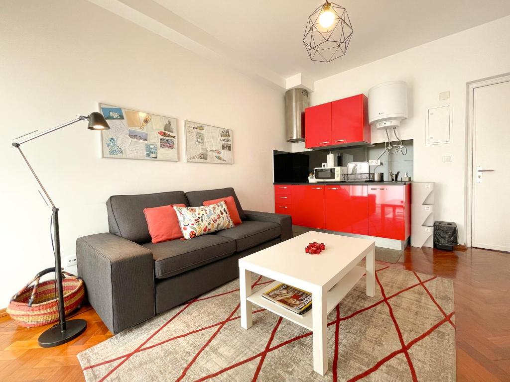 SWEET CHILI - Studio with balcony near Metro & Airport — photo 1