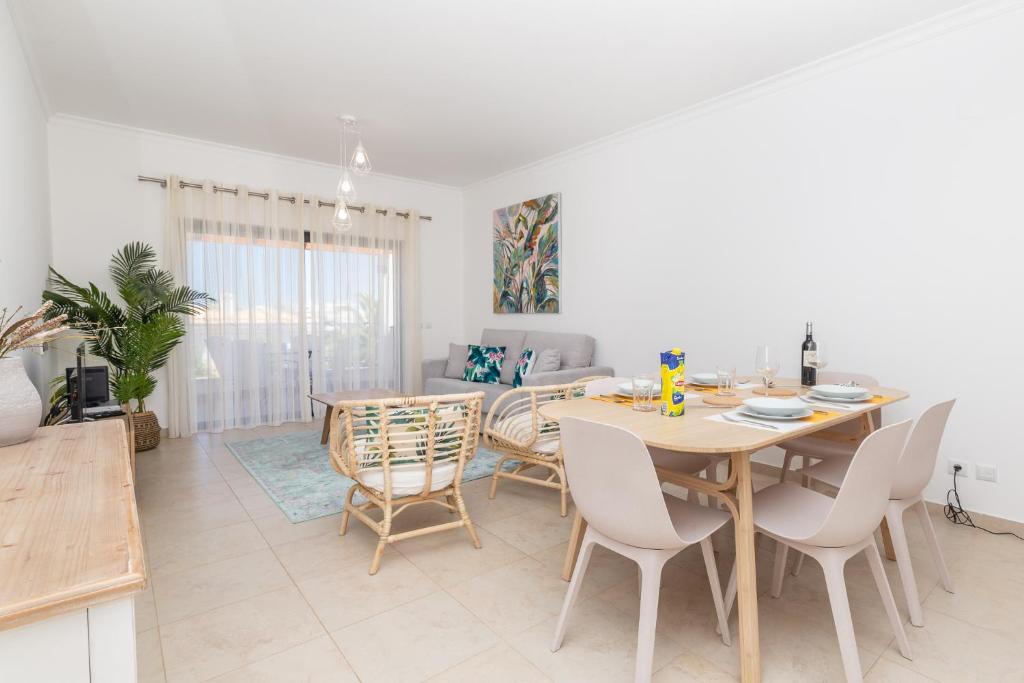 Santa Maria Apartment at Porto de Mos beach — photo 1