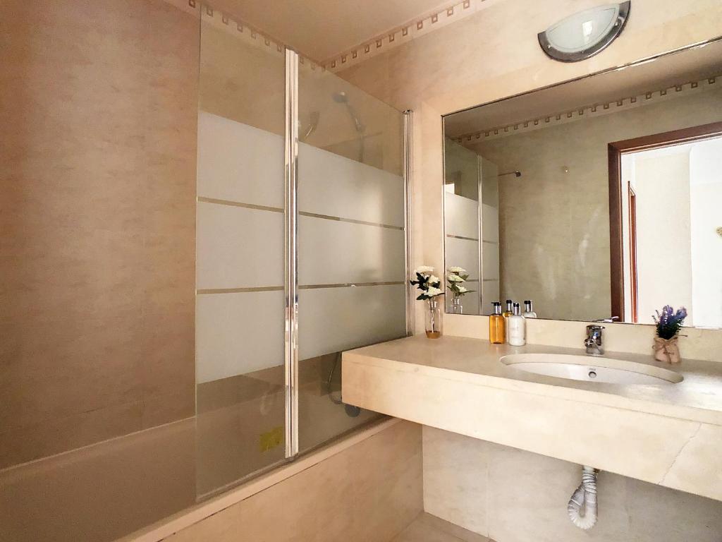 Theos Apartment by LovelyStay photo 3