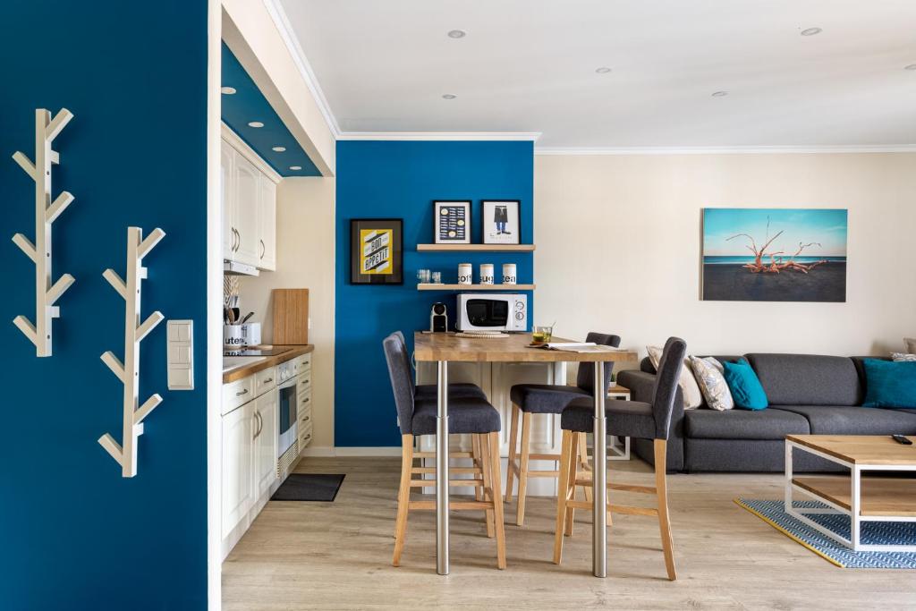 Stylish flat with balcony overlooking the sea photo 2