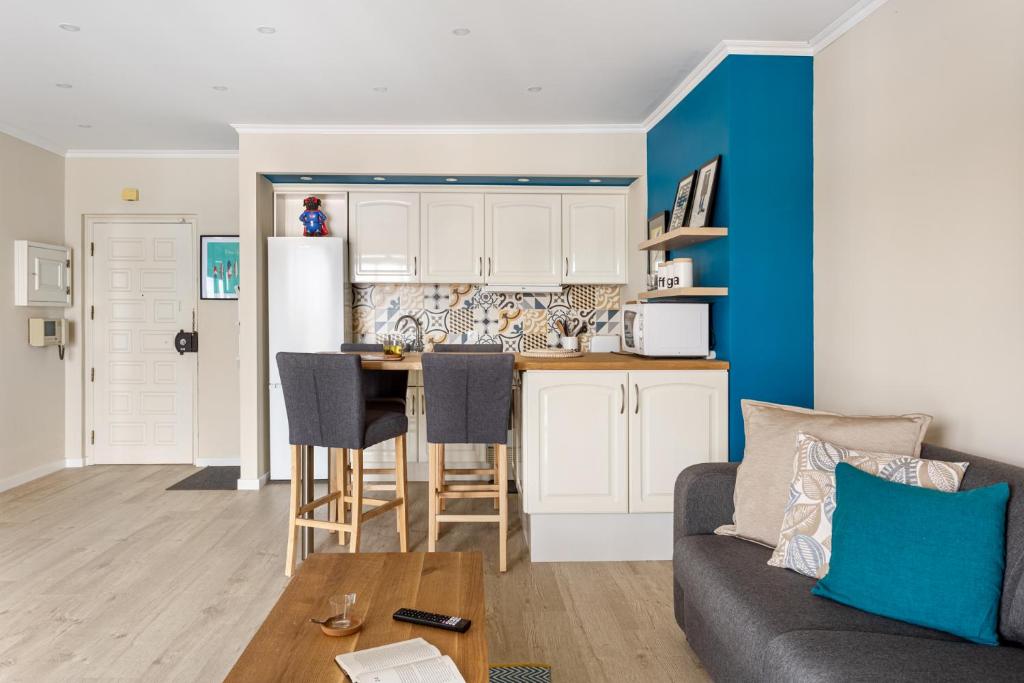 Stylish flat with balcony overlooking the sea photo 3