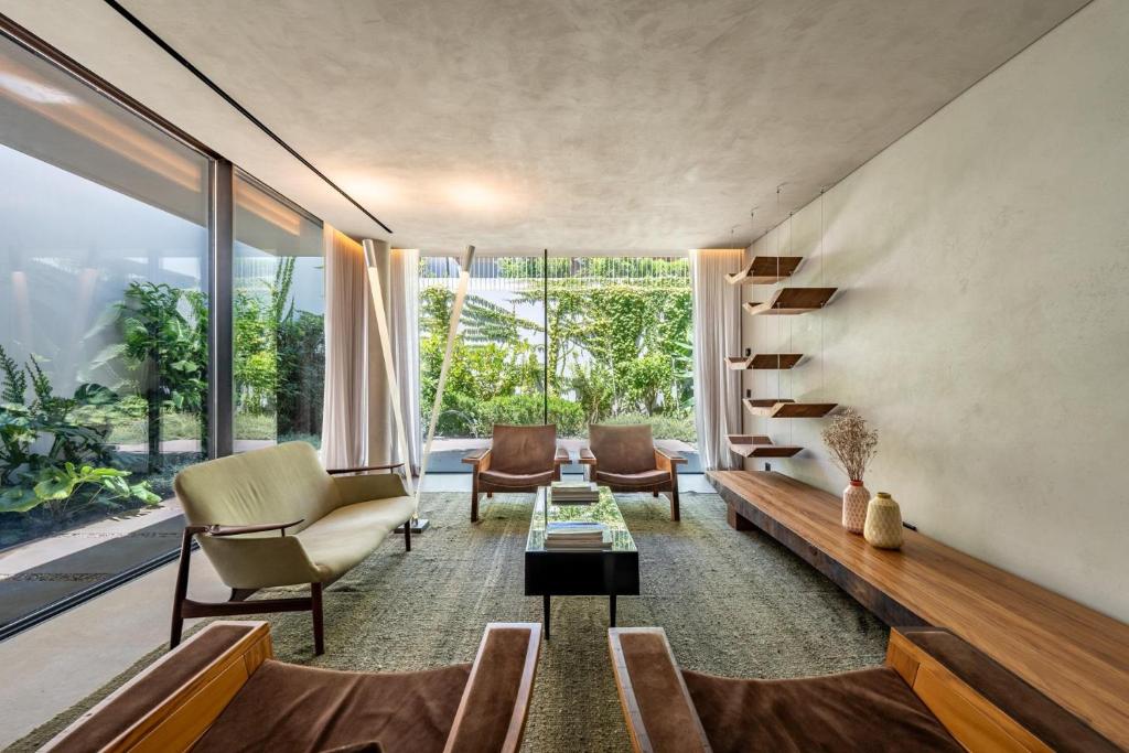 Sacramento House — photo 1