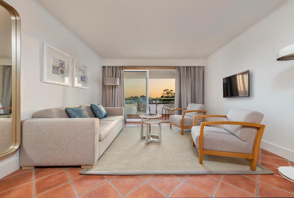 The Patio Suite Hotel photo 3