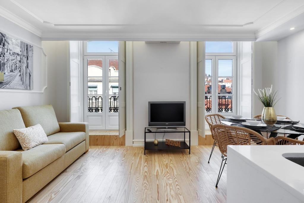Lisbon beautiful 2 bedroom apartment with views in Rua Augusta Lisbon — photo 1