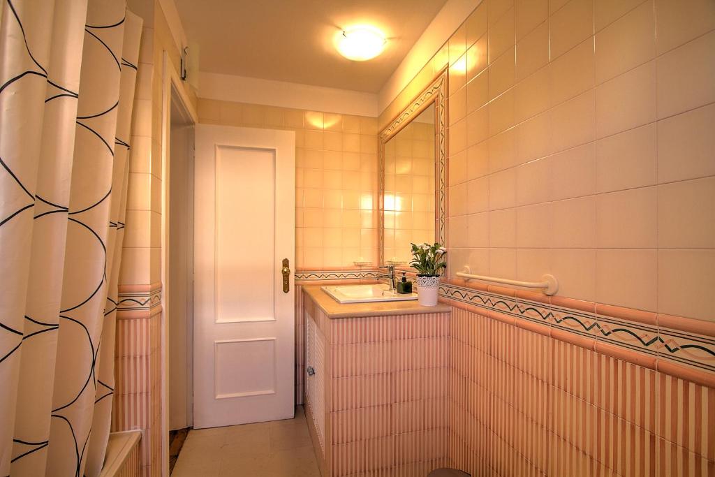 Heart of Bairro Alto-Live like a Local photo 3