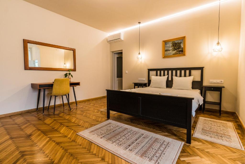 Boutique Rooms with Parking — photo 1