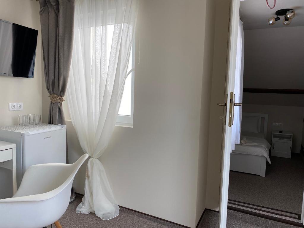 Boutique Rooms with Parking photo 2