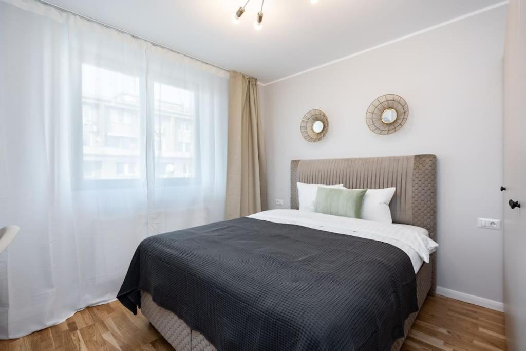 Sunny 2BR Flat - Top Location - Stunning Views photo 2