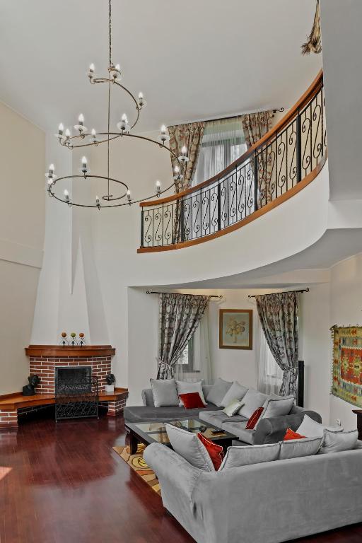 Wine Cellar Villa with Beautiful Garden in Sinaia - Busteni — photo 1