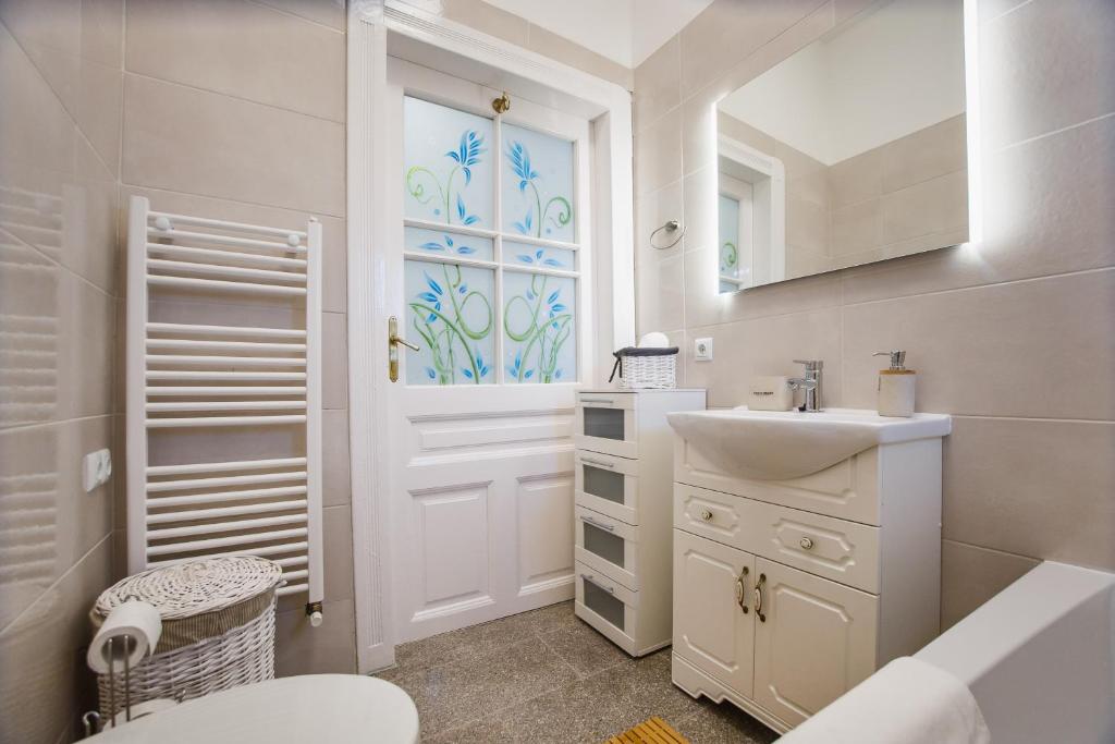 Wonderful 2 bedroom Central Apartment photo 3