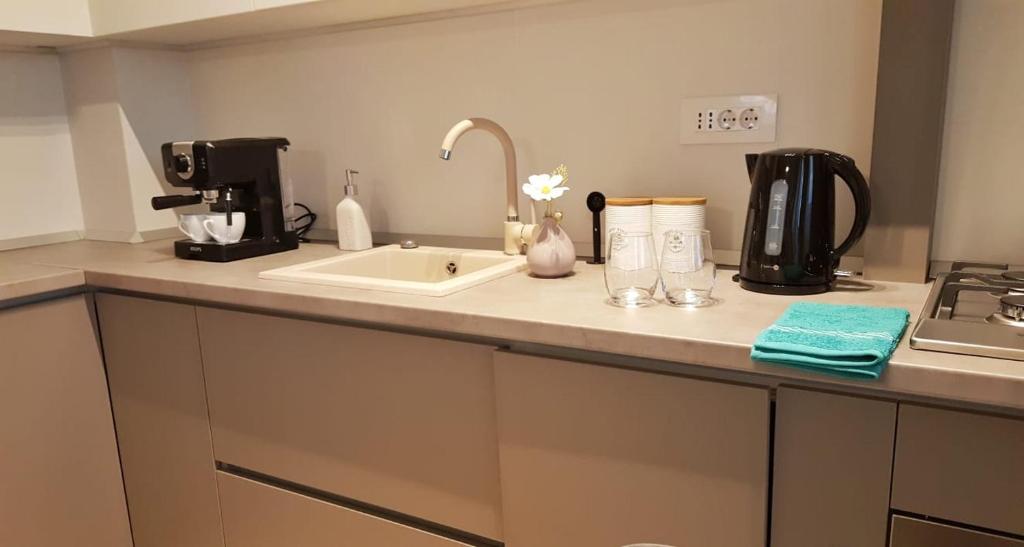 NOEMA Apartment - Central 2 Bedrooms & free parking photo 3