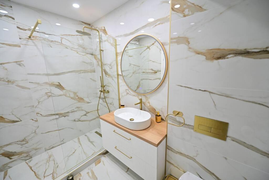 FLH - SIBIU - The Evolution LUXURY Apt - 2 Bedrooms photo 3