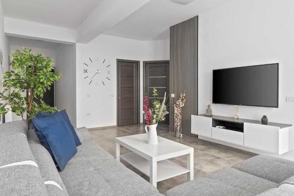 Terrace Flat — photo 1