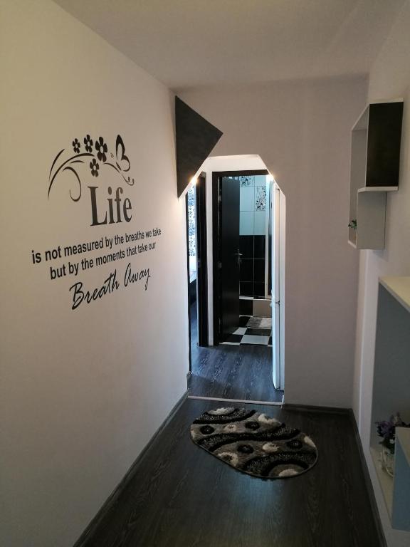 white black rooms — photo 1